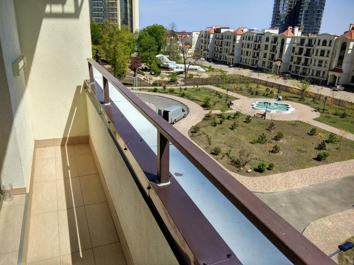 Аркадия Студия С Балконом Частичный Вид Моря Первая Линия От Моря Odessa Extérieur photo